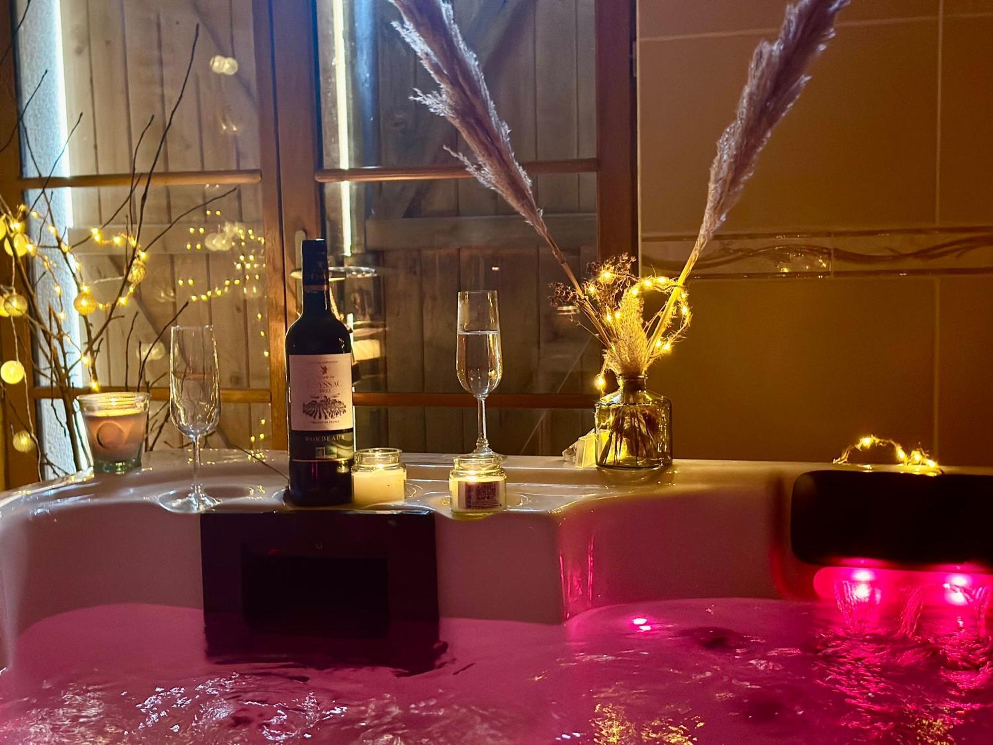 Jacuzzi Bbq Parking Maison Privee Confortable Holiday home Montbouy